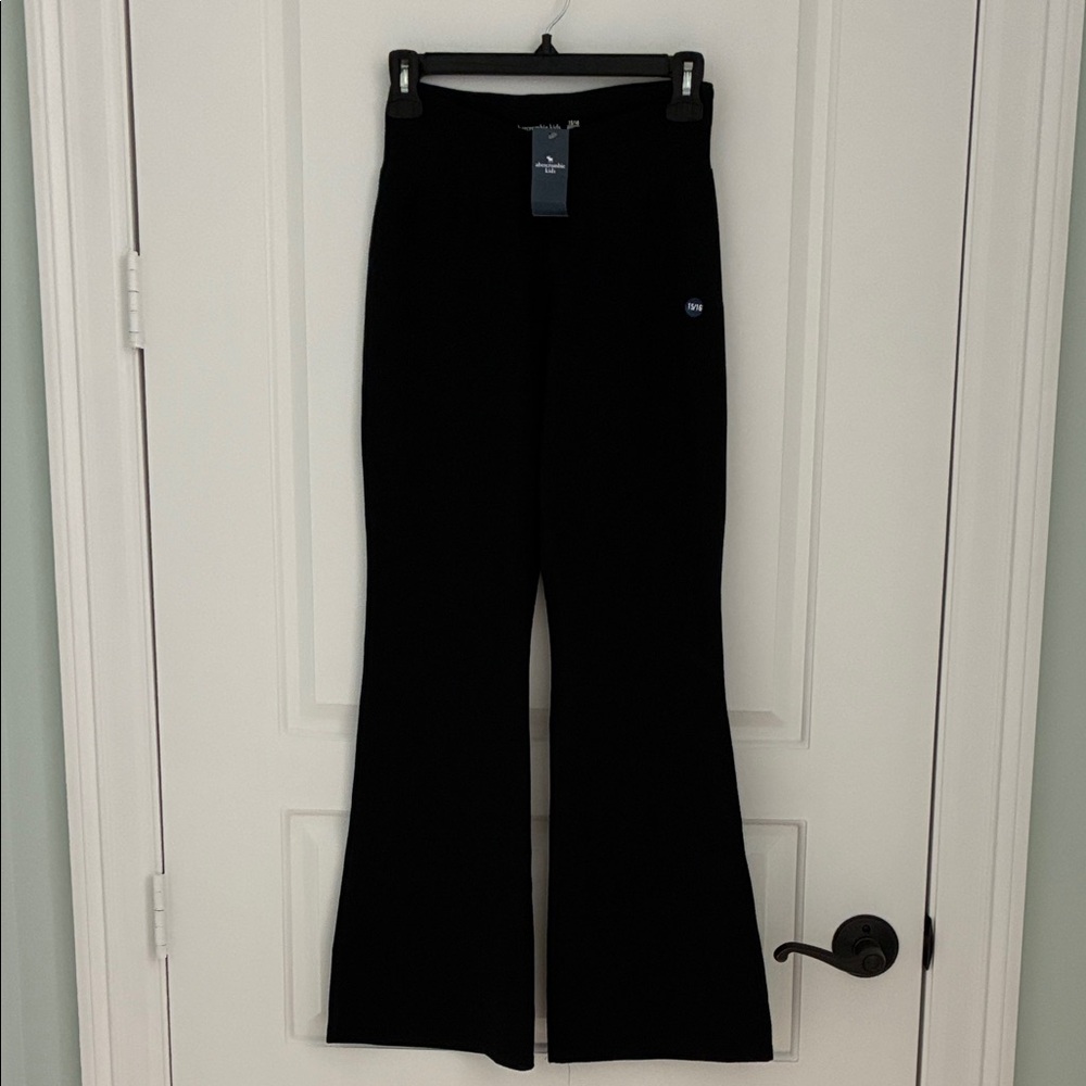 Abercrombie Kids Girls Flare Leg Black Leggings 
15/16